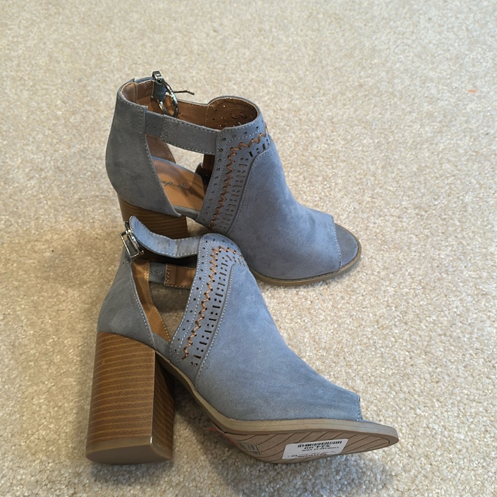 Brand NWT light blue shoes by Cupid versatile shoe size 6 with chunky heel